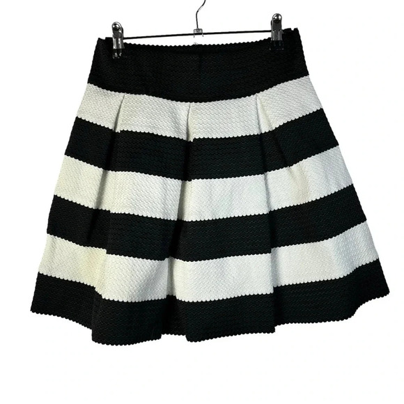 Xhilaration Black & White Textured Stripe A-Line Mini Skirt L - Picture 1 of 3